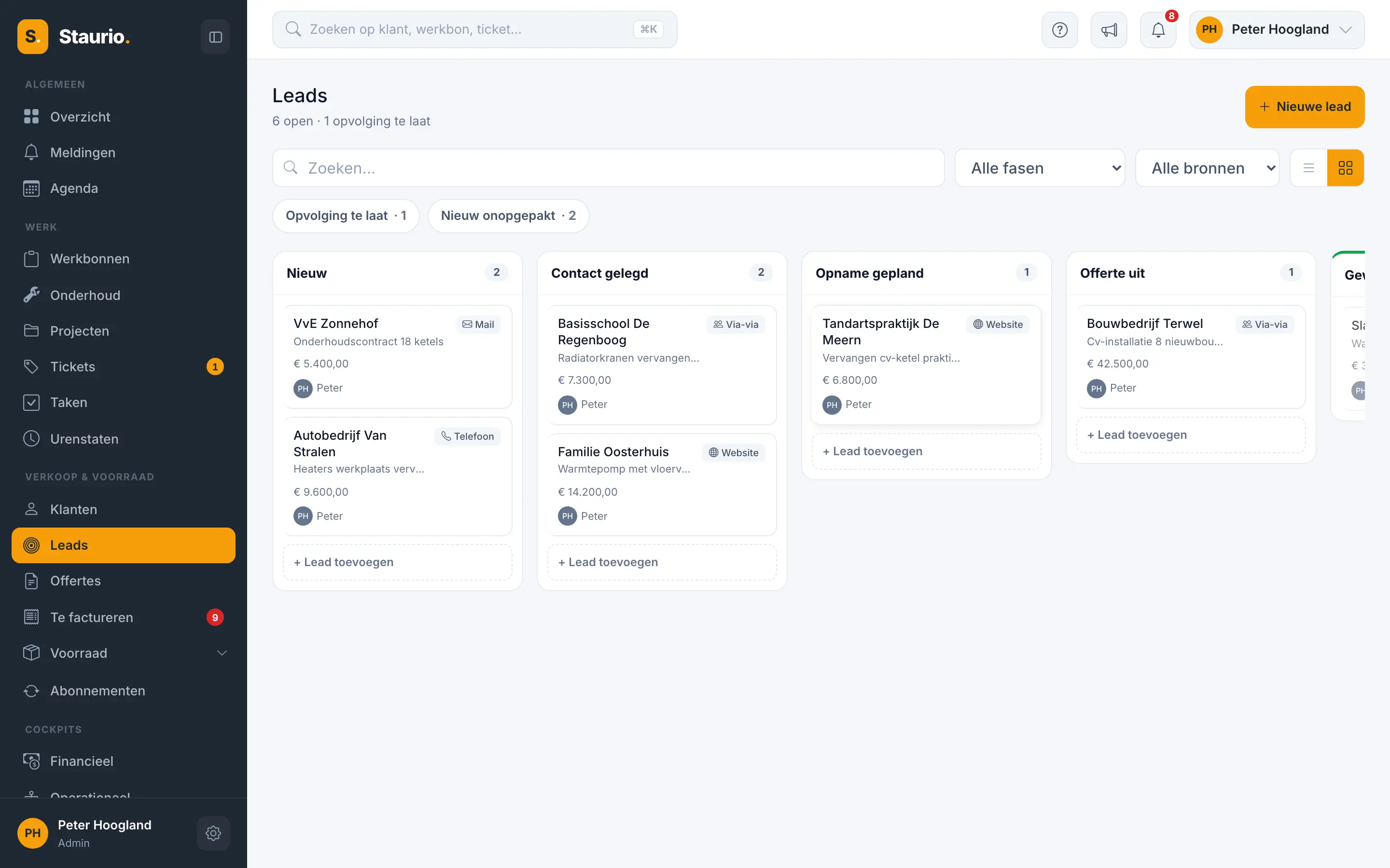 De verkoop-kanban van Staurio met leads per fase en de waarde per kolom