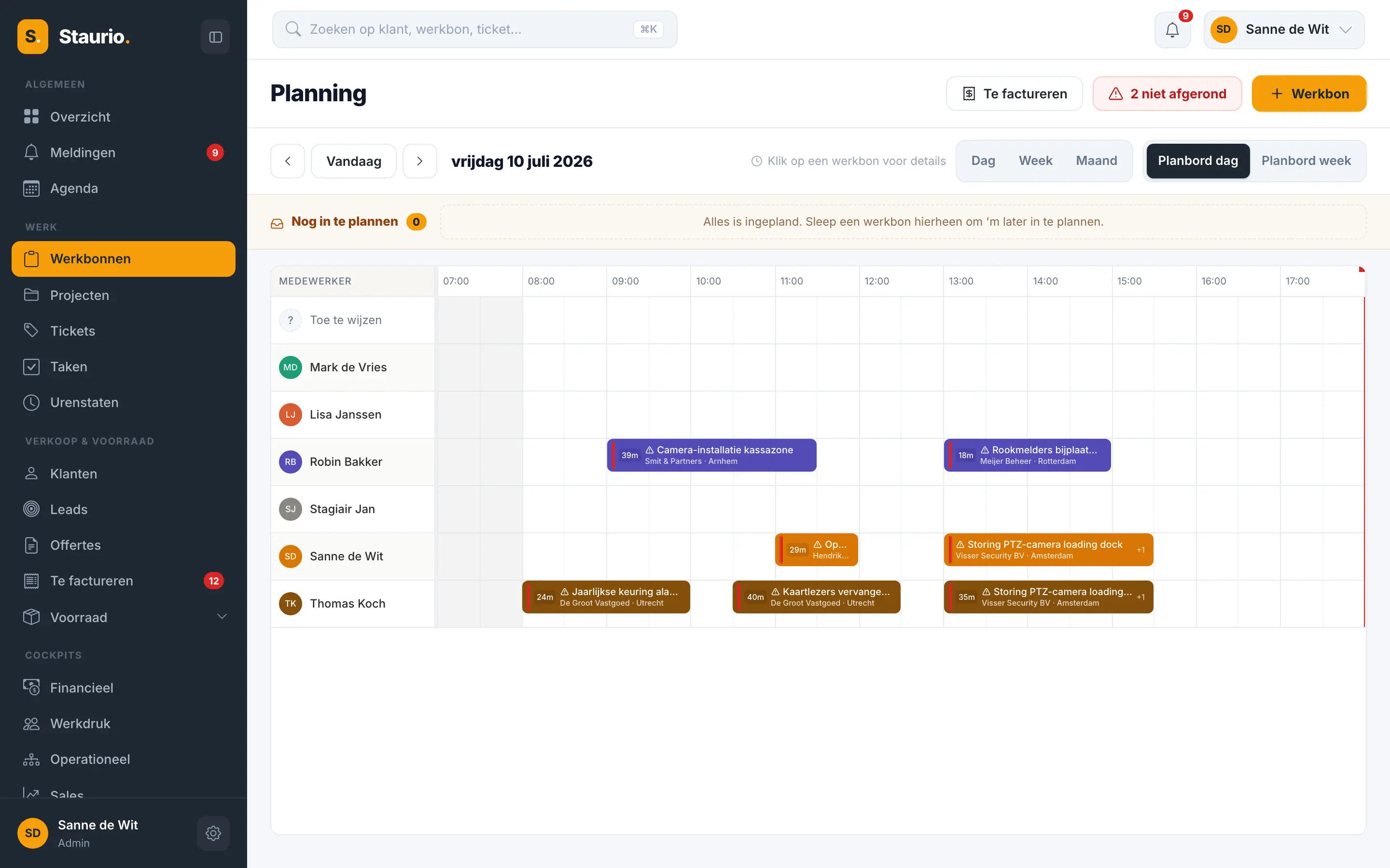 Het planbord van Staurio met werkbonnen per monteur en een wachtbox voor in te plannen werk